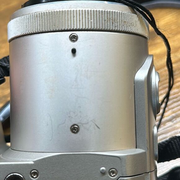 Fujifilm FinePix 4900Z Digital SLR Camera 6x Zoom Silver - Picture 12 of 12